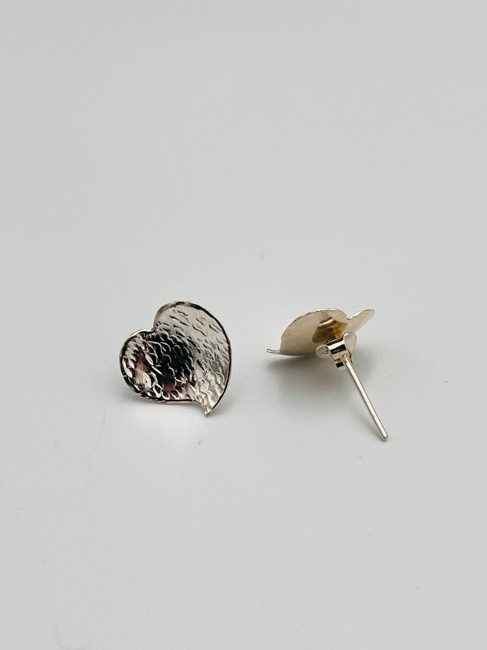 Textured heart stud - Image 3