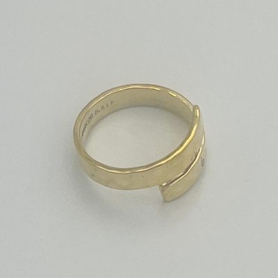 Textured straight edge ring